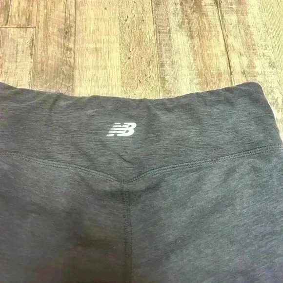 New Balance Women’s Grey Black Ankle Length Athletic Leggings Sz S - Picture 6 of 9